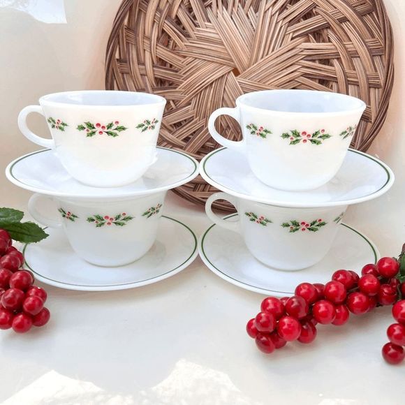 Vintage Pyrex Milk Glass Set of 4 Christmas Holly Tea Cups & Saucers - Picture 1 of 6